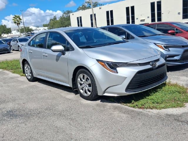 2025 Toyota Corolla LE — photo 1 of 21