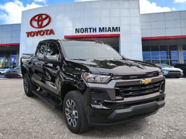 2023 Chevrolet Colorado Base — photo 1 of 21