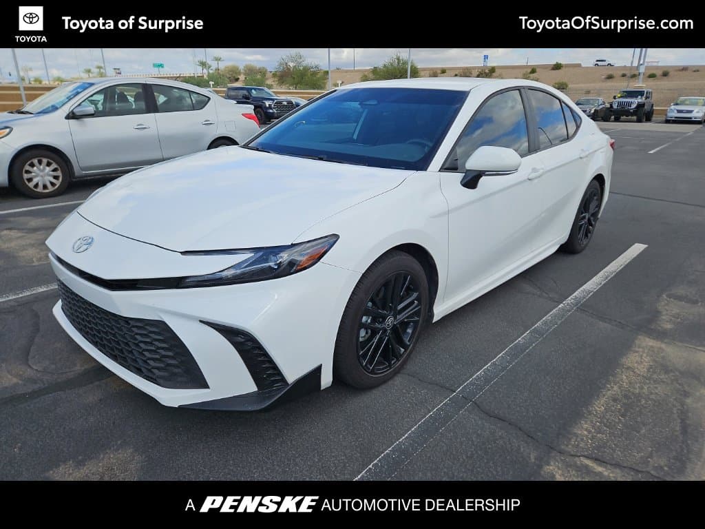 2025 Toyota Camry SE — photo 1 of 5