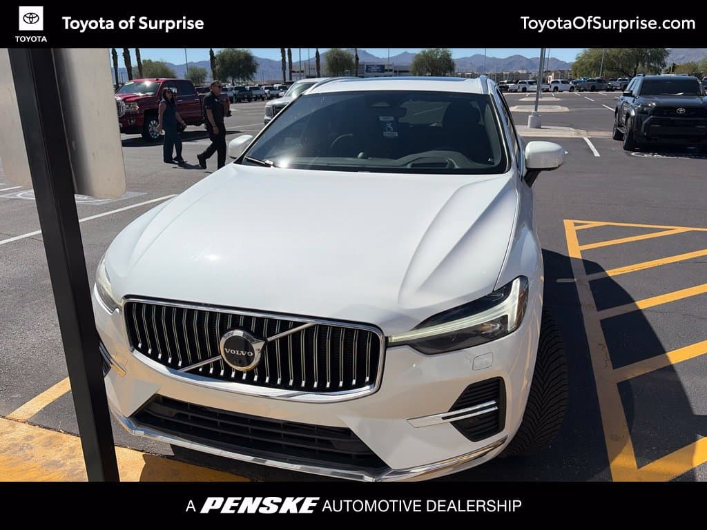 2022 Volvo XC60 Recharge Plug-In Hybrid Inscription — photo 1 of 9
