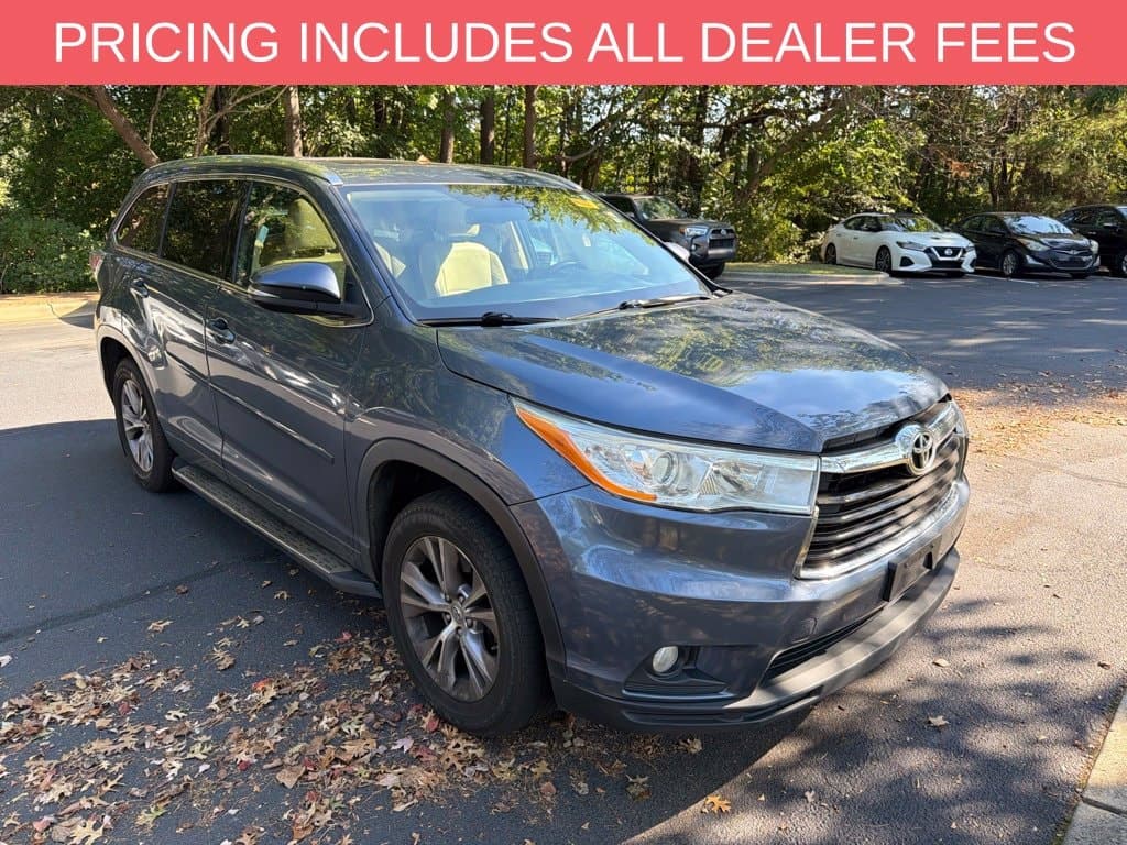 2015 Toyota Highlander Base — photo 1 of 18