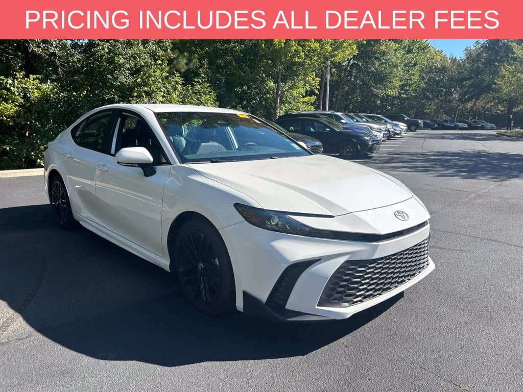 2025 Toyota Camry SE — photo 1 of 16