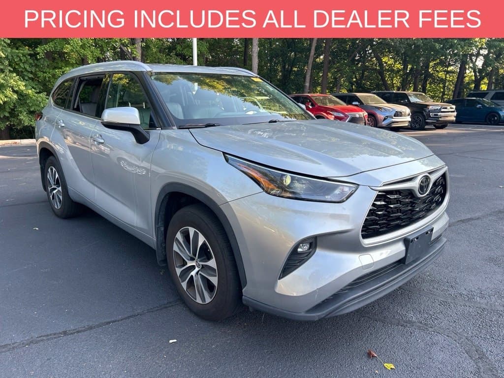 2022 Toyota Highlander XLE — photo 1 of 17