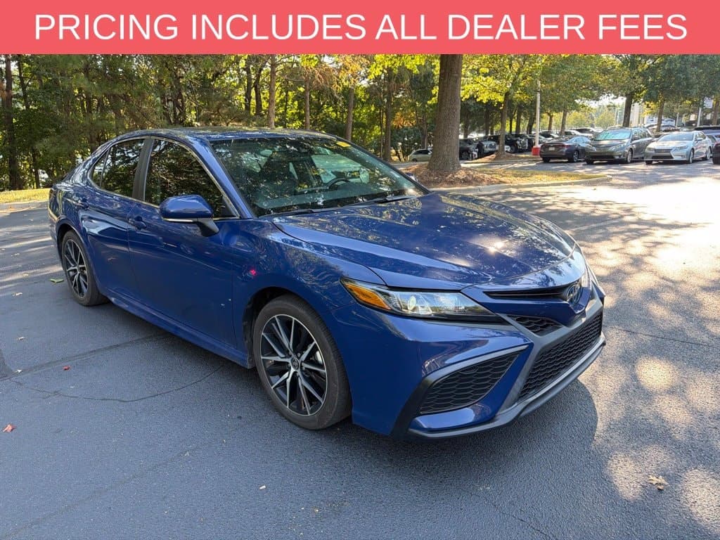 2023 Toyota Camry Base — photo 1 of 16