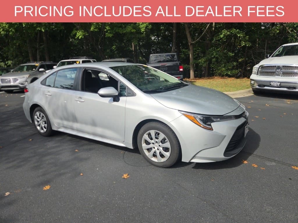 2025 Toyota Corolla LE — photo 1 of 15