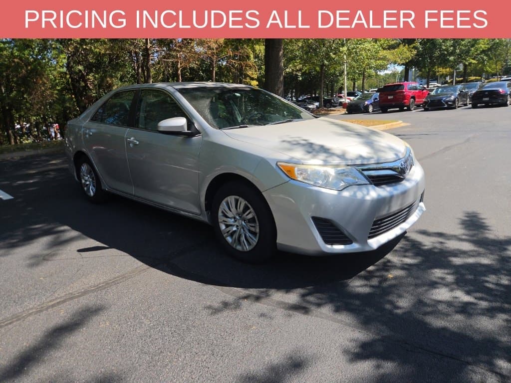 2014 Toyota Camry LE — photo 1 of 12