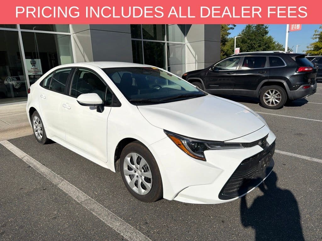 2024 Toyota Corolla LE — photo 1 of 15