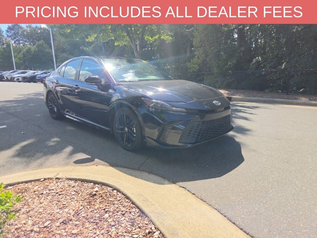 2025 Toyota Camry SE — photo 1 of 16