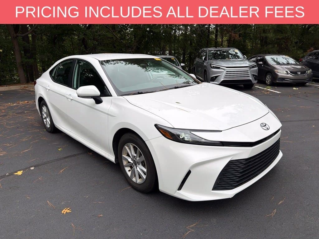 2025 Toyota Camry LE — photo 1 of 13