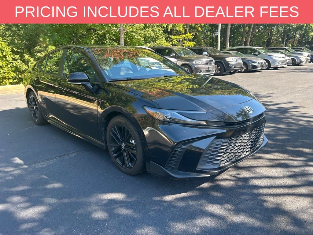 2025 Toyota Camry SE — photo 1 of 16