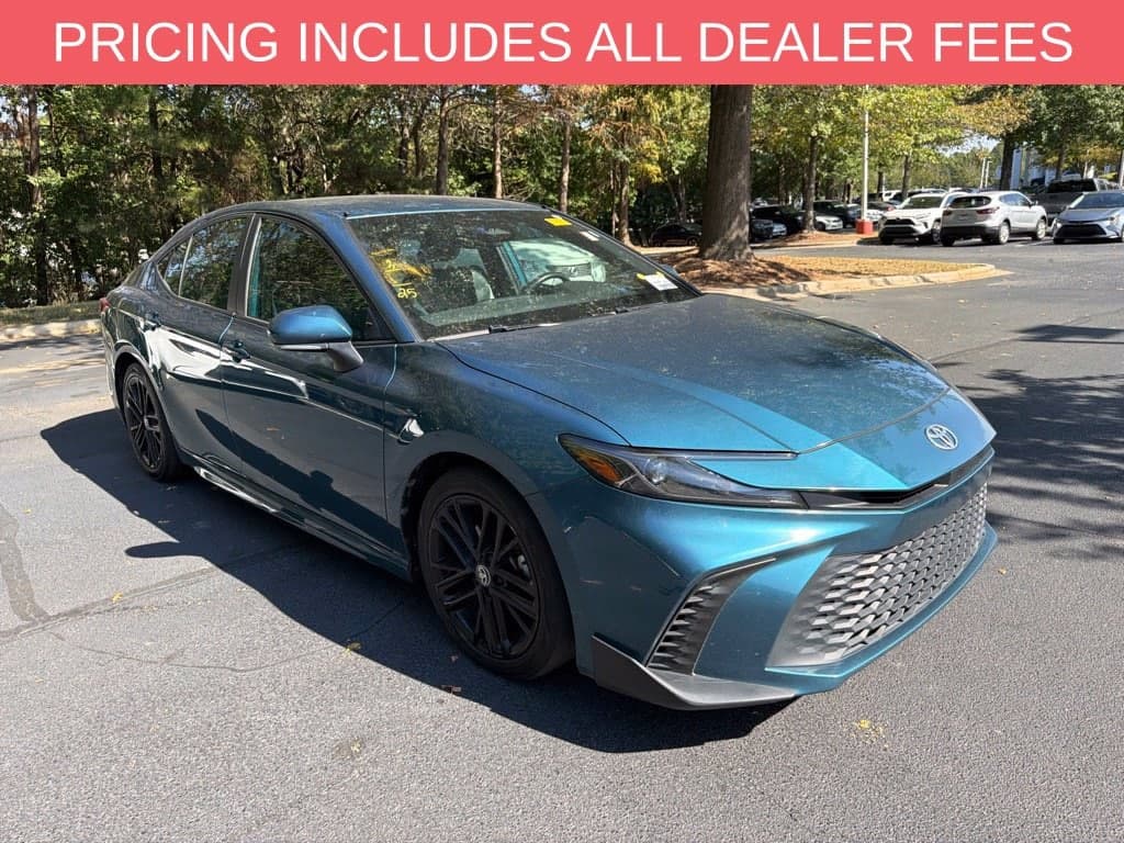 2025 Toyota Camry SE — photo 1 of 16