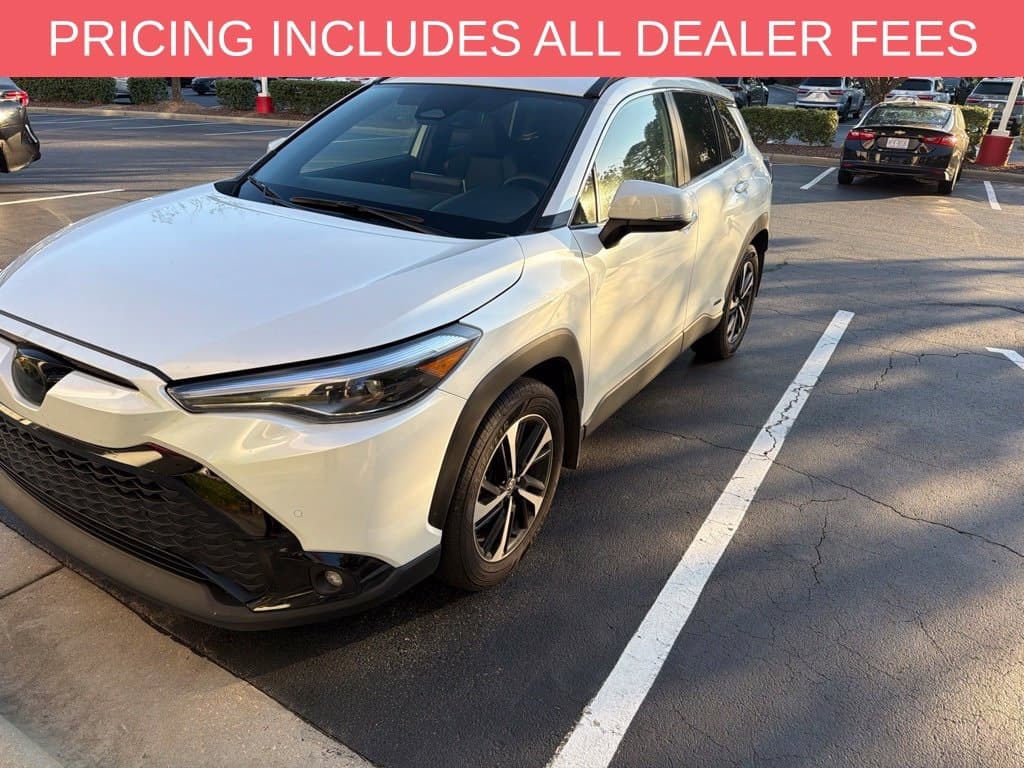 2024 Toyota Corolla Cross Hybrid XSE — photo 1 of 3