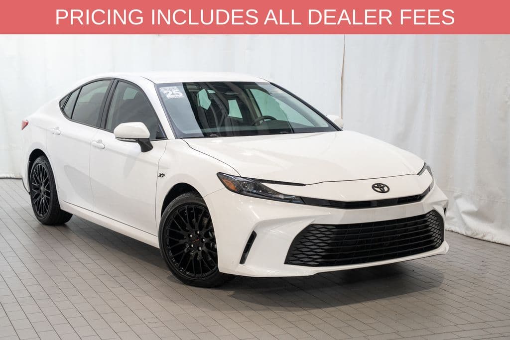 2025 Toyota Camry LE — photo 1 of 19