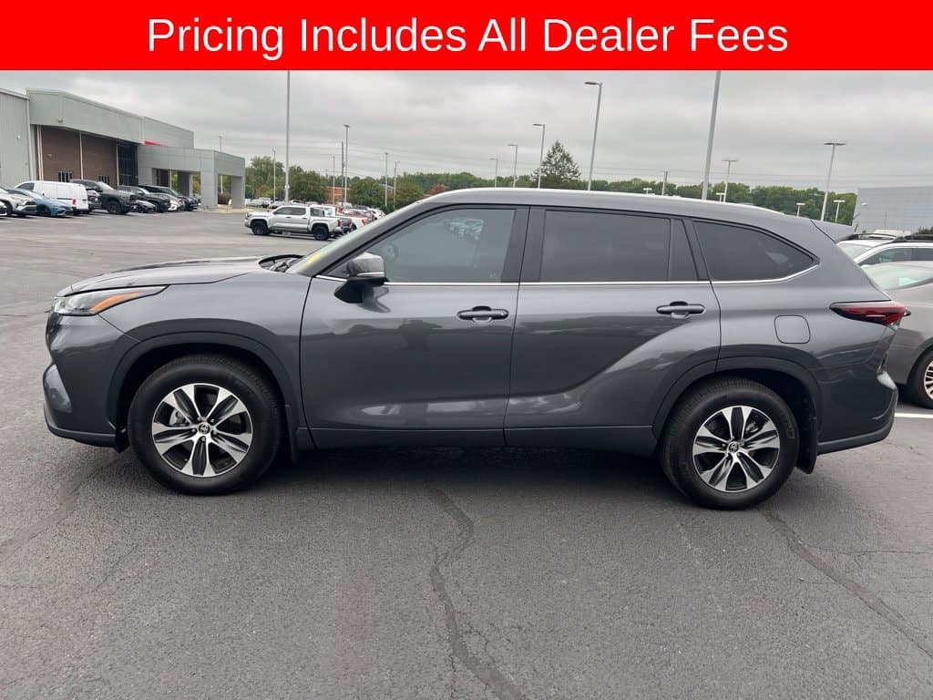 2025 Toyota Highlander XLE — photo 1 of 31