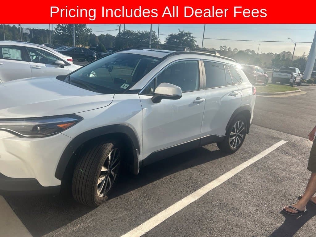 2024 Toyota Corolla Cross XLE — photo 1 of 23