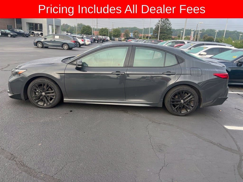2025 Toyota Camry SE — photo 1 of 28