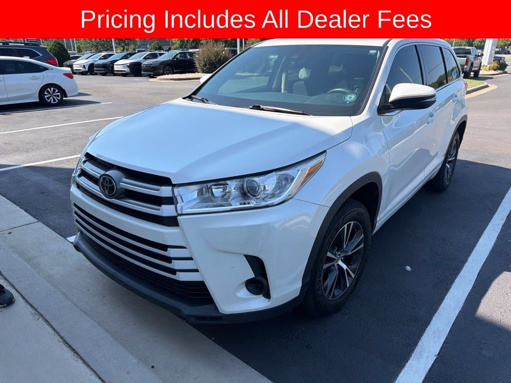 2017 Toyota Highlander LE — photo 1 of 35