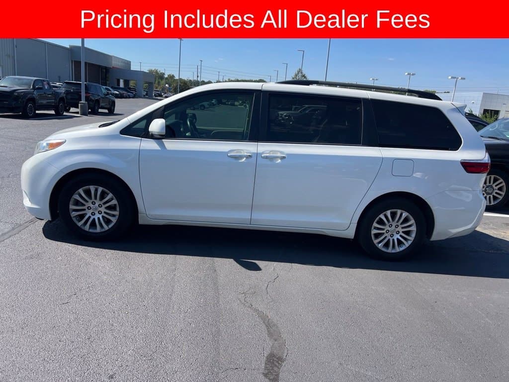2017 Toyota Sienna XLE — photo 1 of 26