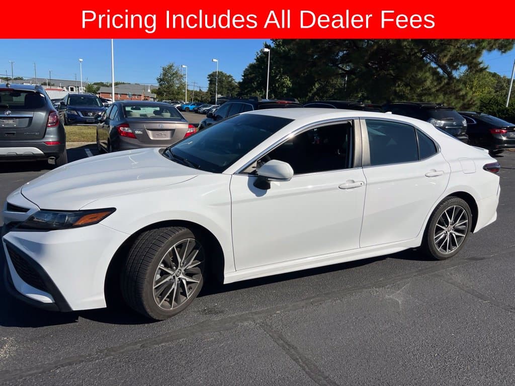 2022 Toyota Camry SE — photo 1 of 13