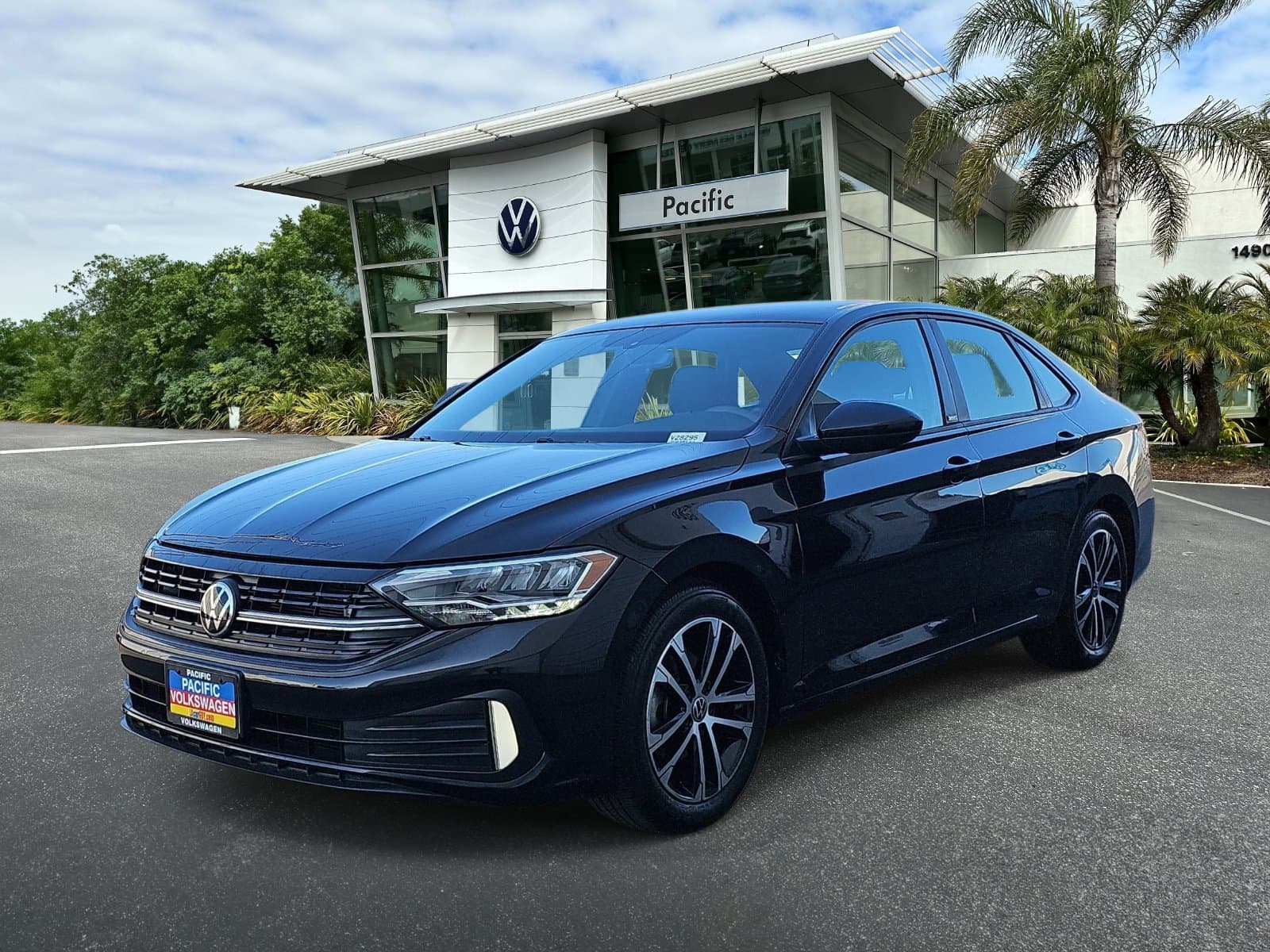 2023 Volkswagen Jetta Base — photo 1 of 35