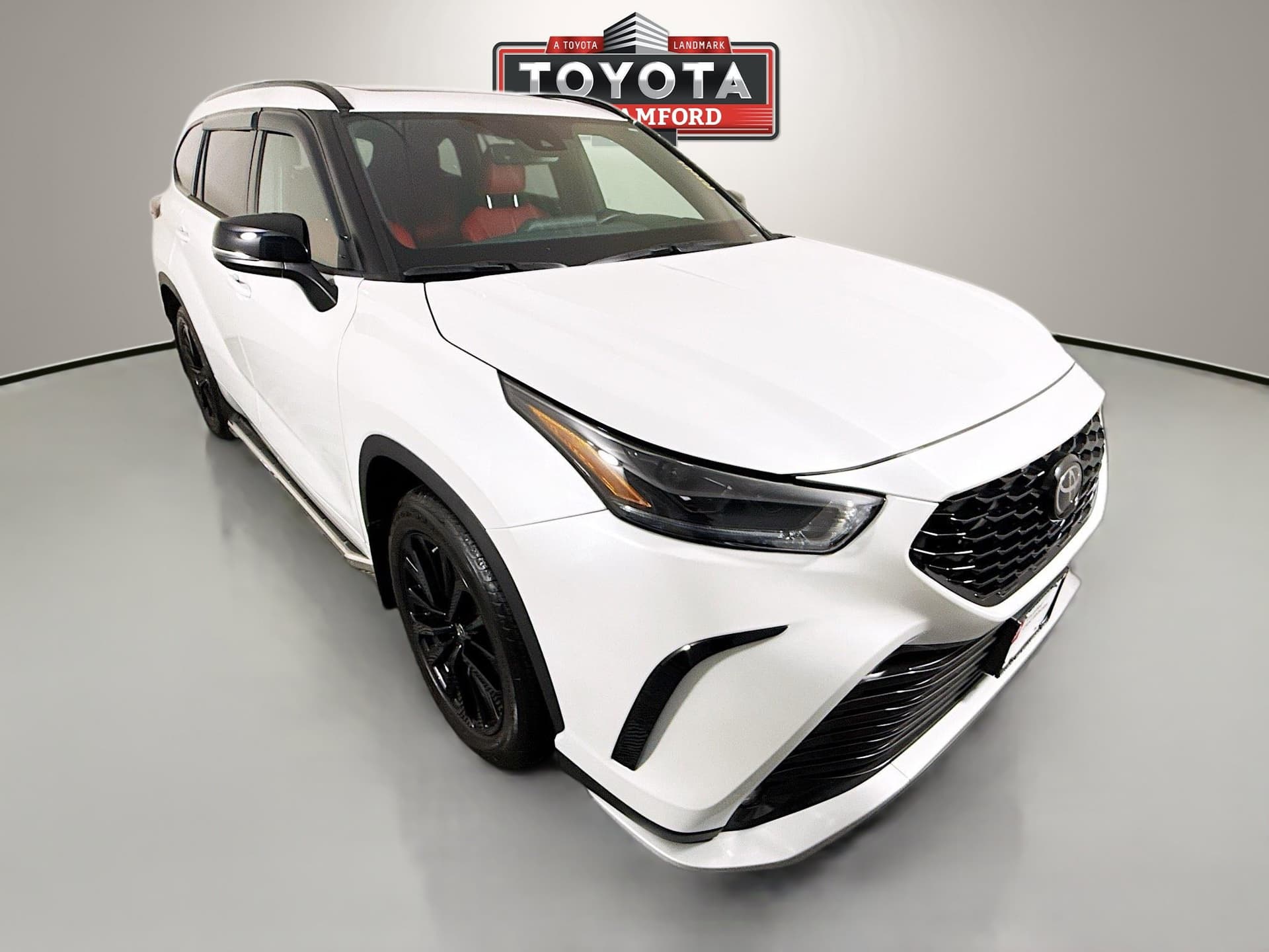 2024 Toyota Highlander XSE — photo 1 of 34
