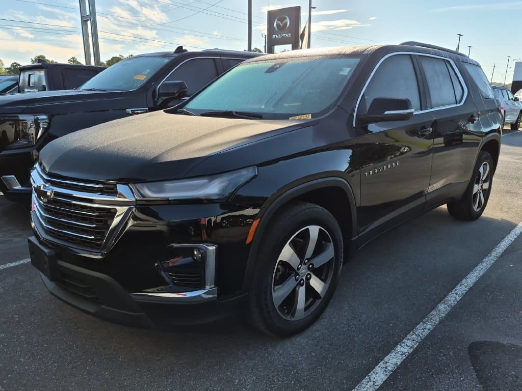 2023 Chevrolet Traverse LT Leather — photo 1 of 14