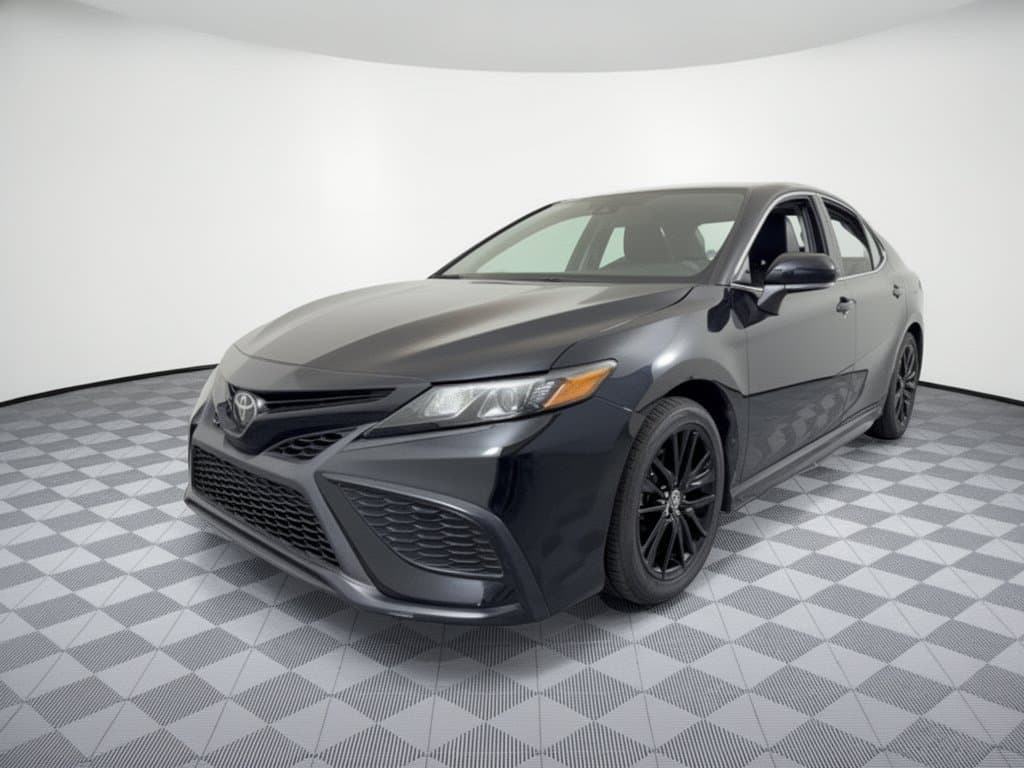 2024 Toyota Camry SE — photo 1 of 31