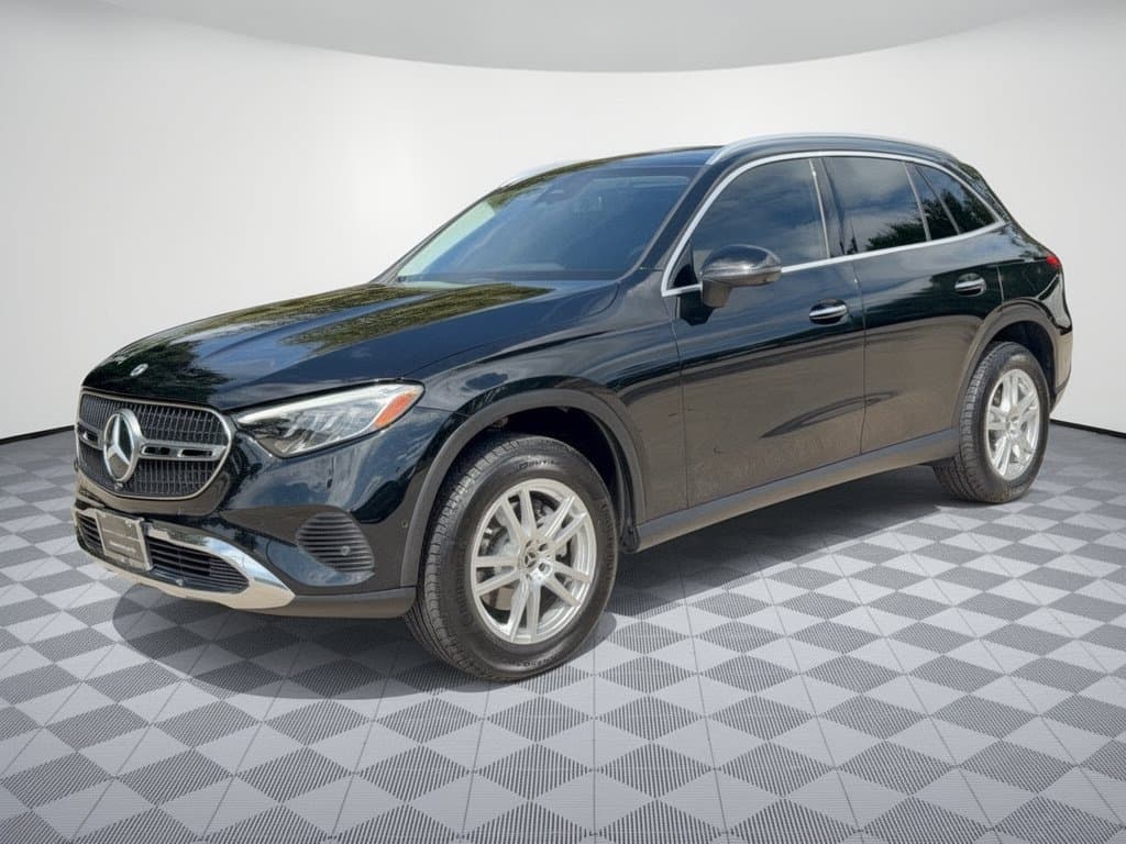 2023 Mercedes-Benz GLC Base — photo 1 of 32