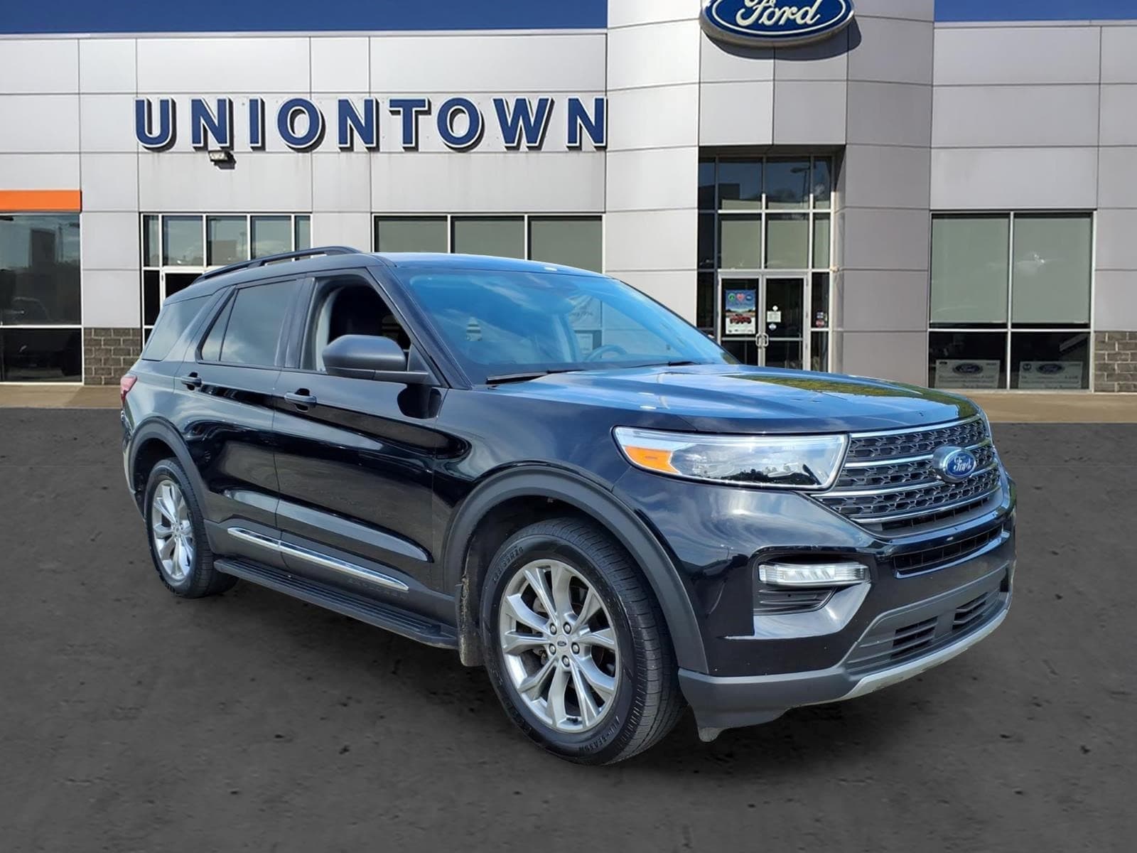 2023 Ford Explorer XLT — photo 1 of 20