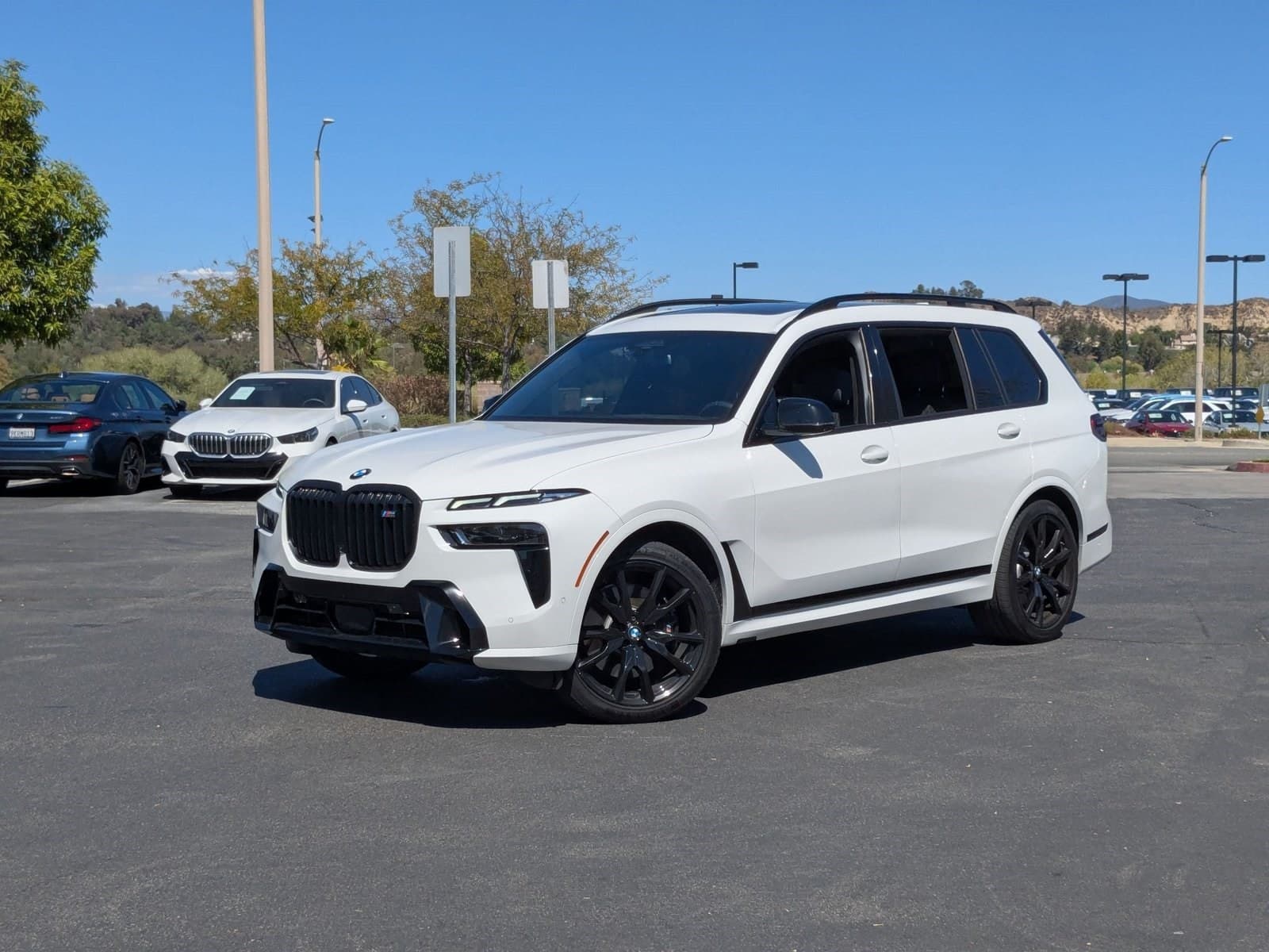 2025 BMW X7 M60i — photo 1 of 16