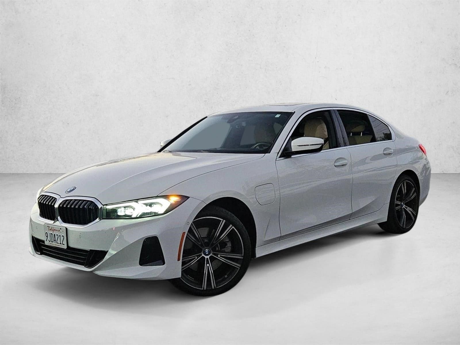 2024 BMW 3 Series 330e — photo 1 of 15