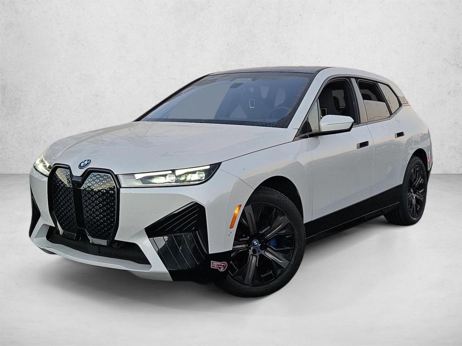 2024 BMW iX xDrive50 — photo 1 of 15