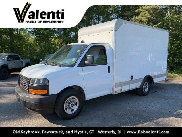 2019 GMC Savana Commercial Cutaway Base — photo 1 of 18