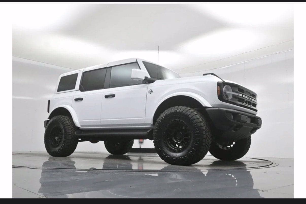 2026 Ford Bronco Outer Banks — photo 1 of 13