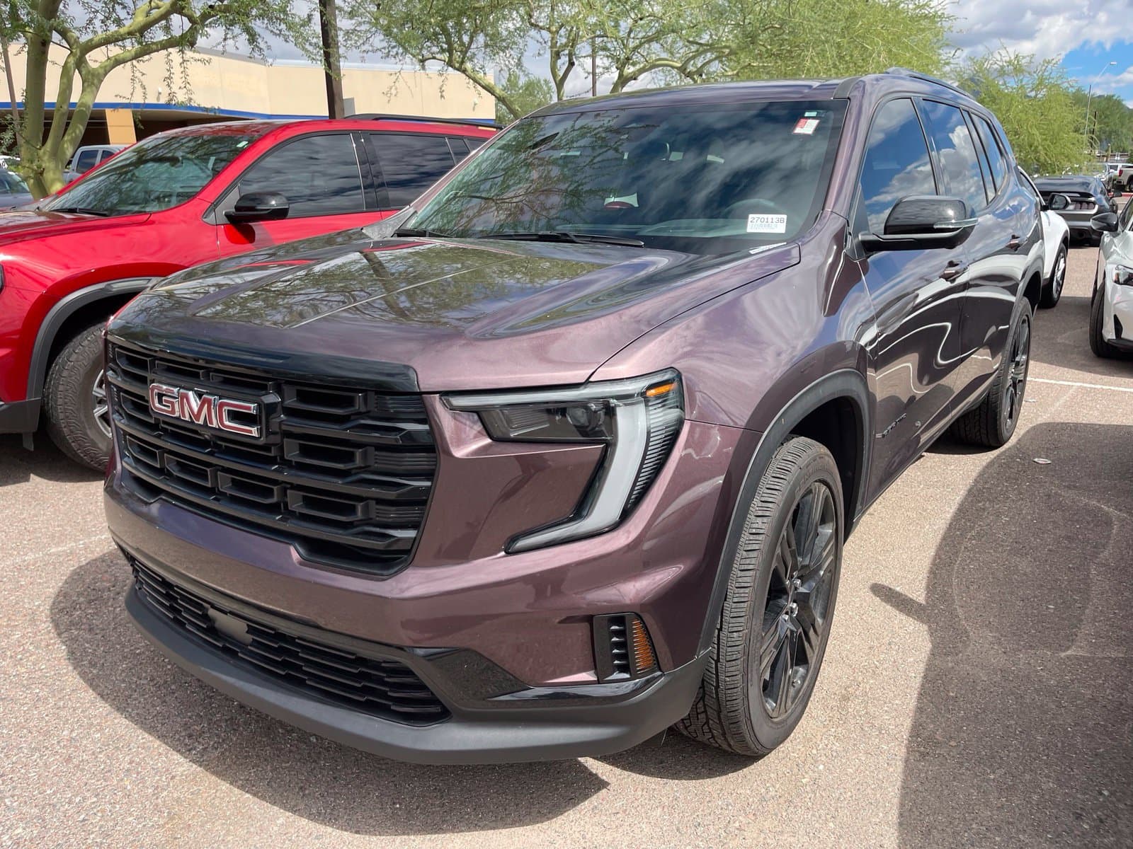 2025 GMC Acadia FWD Elevation — photo 1 of 11