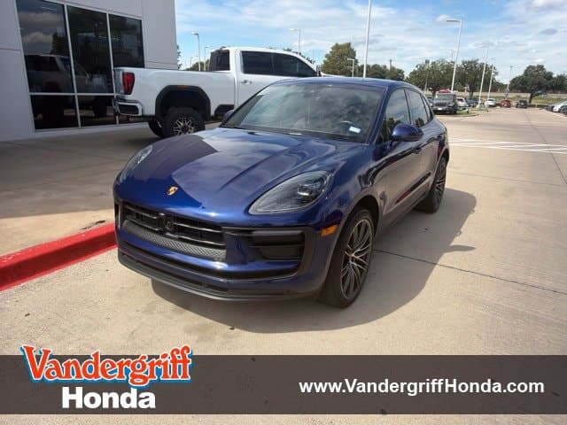 2024 Porsche Macan Base — photo 1 of 20
