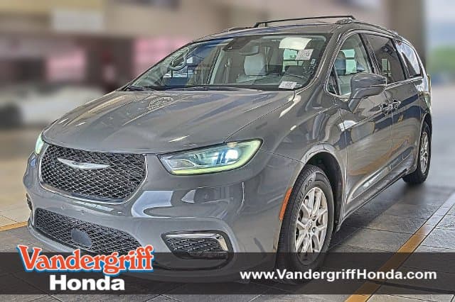 2021 Chrysler Pacifica Touring L — photo 1 of 15