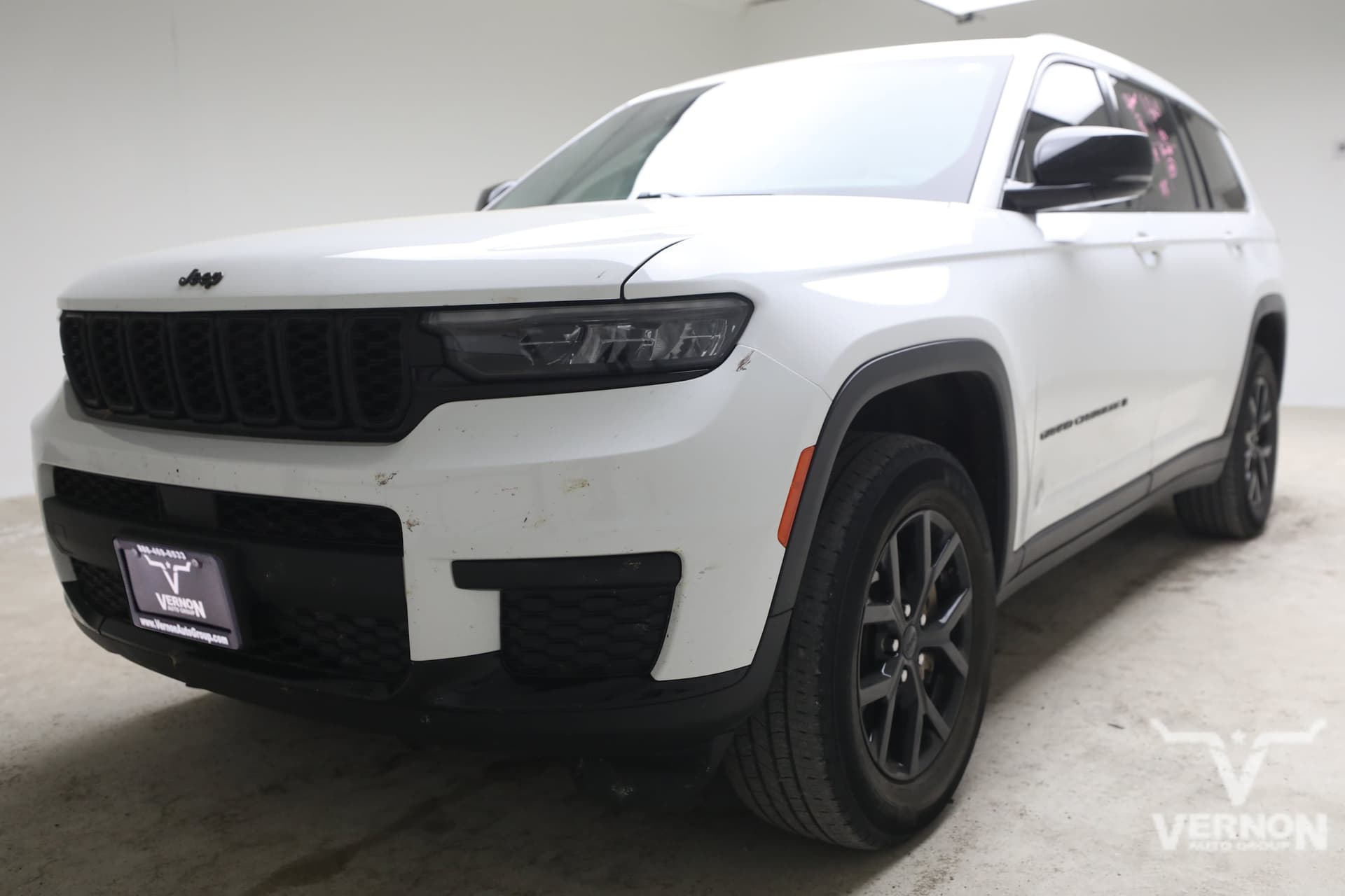 2024 Jeep Grand Cherokee L Laredo — photo 1 of 14