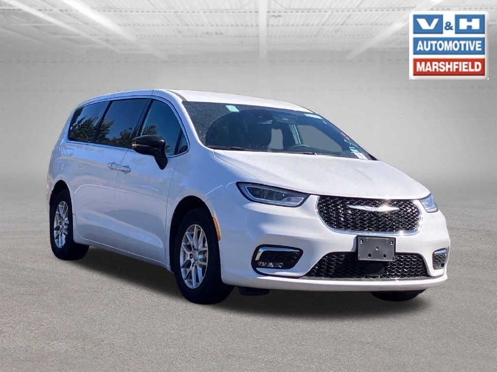 2025 Chrysler Pacifica Select — photo 1 of 3
