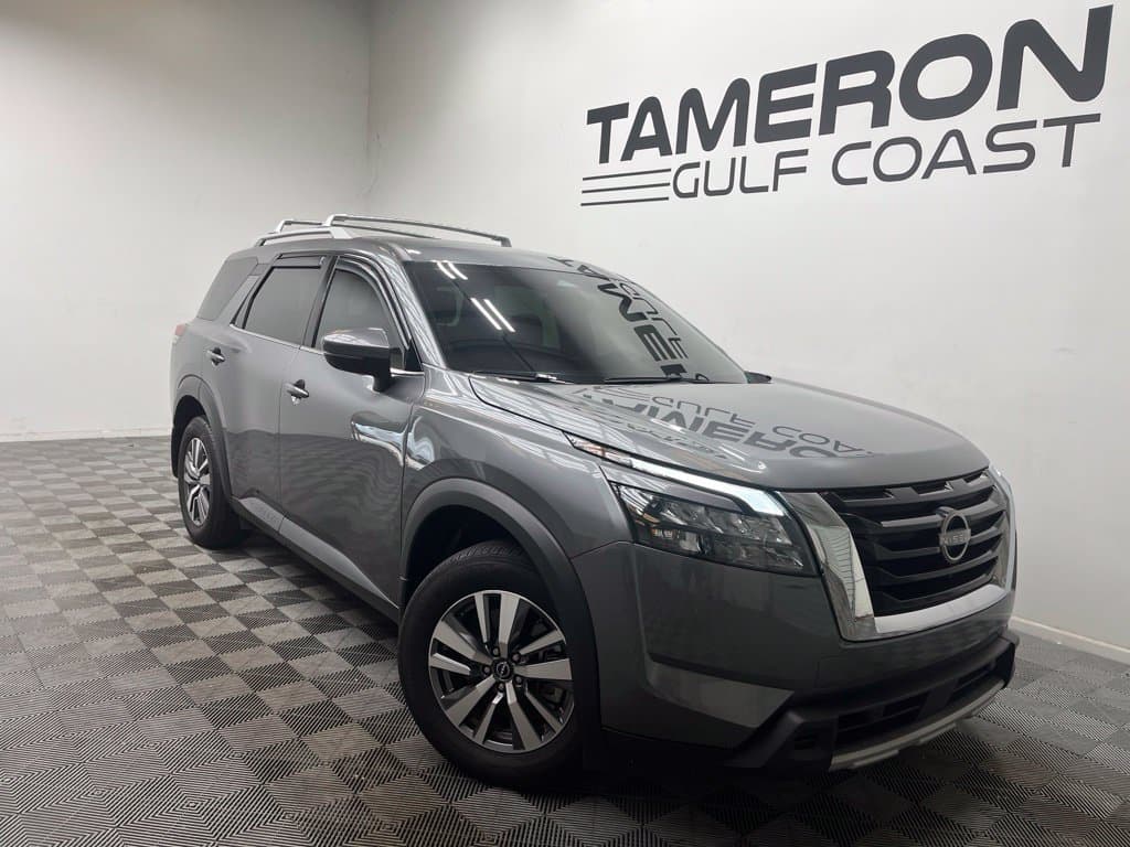 2025 Nissan Pathfinder SL — photo 1 of 33