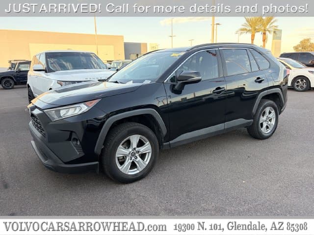 2019 Toyota RAV4 XLE — photo 1 of 10