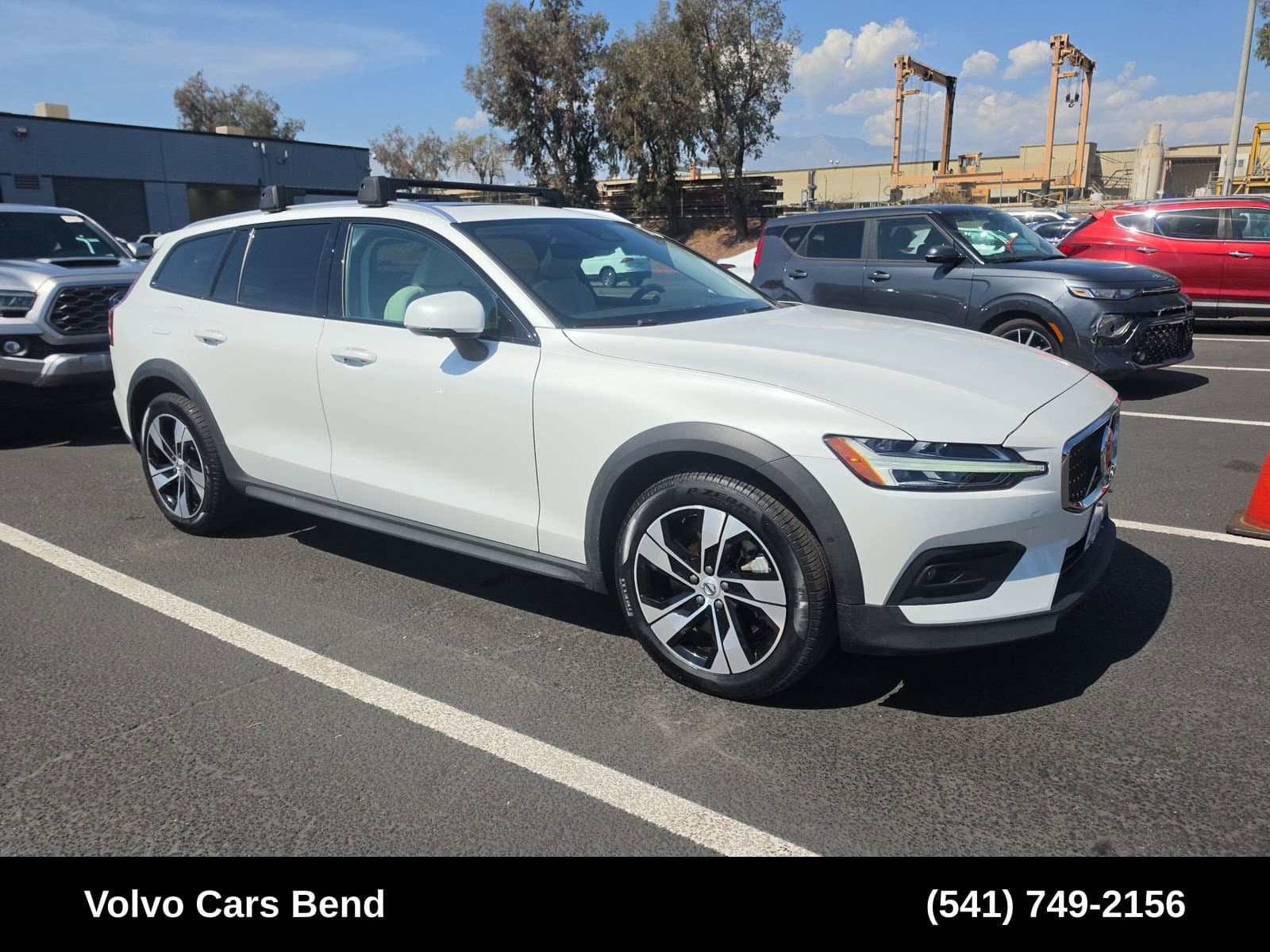 2025 Volvo V60 Cross Country Base — photo 1 of 11