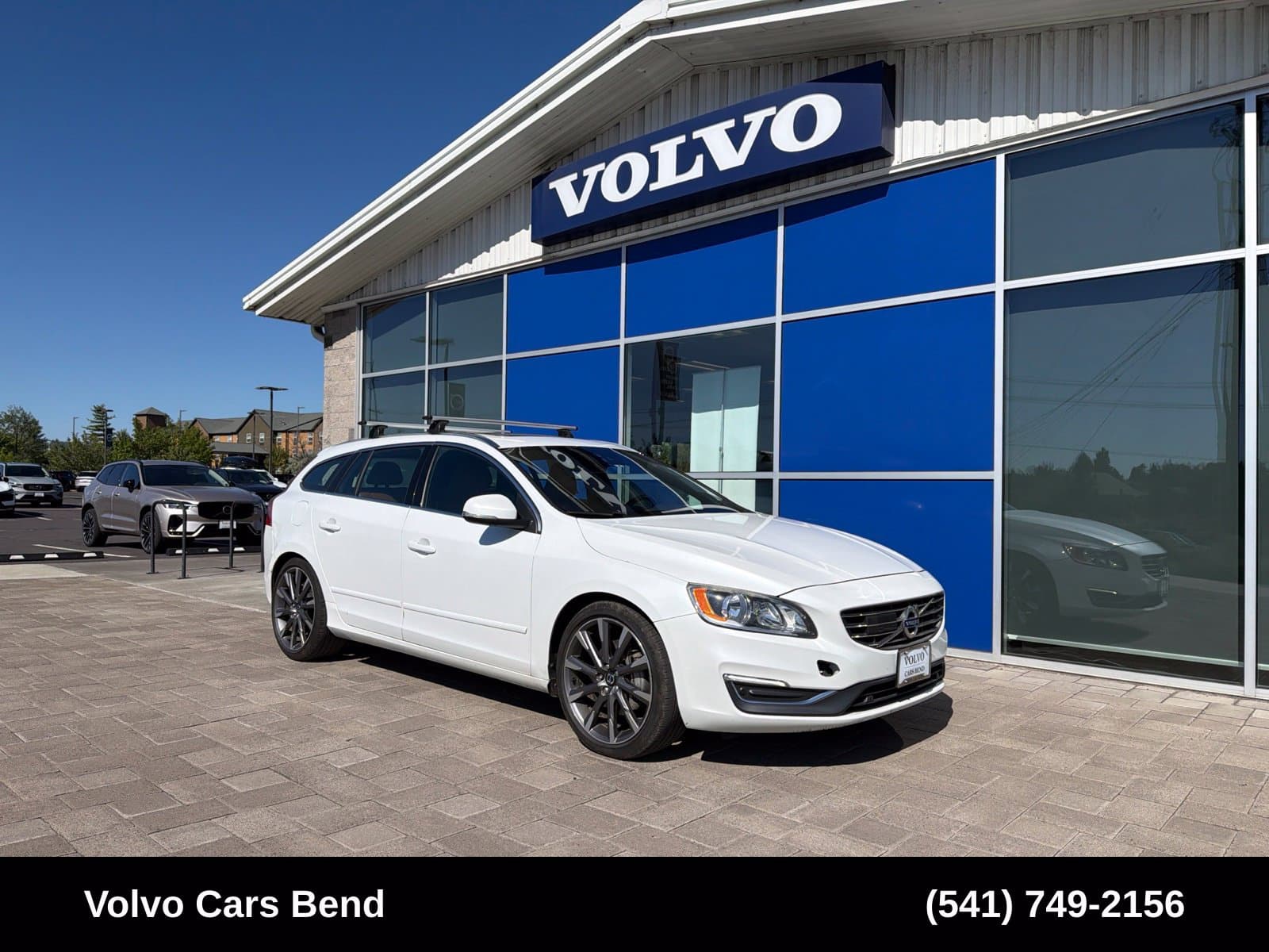 2017 Volvo V60 Cross Country Base — photo 1 of 27