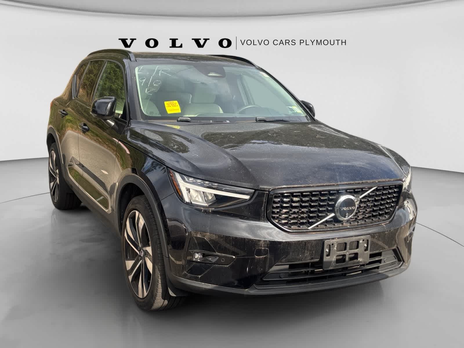 2024 Volvo XC40 Base — photo 1 of 2