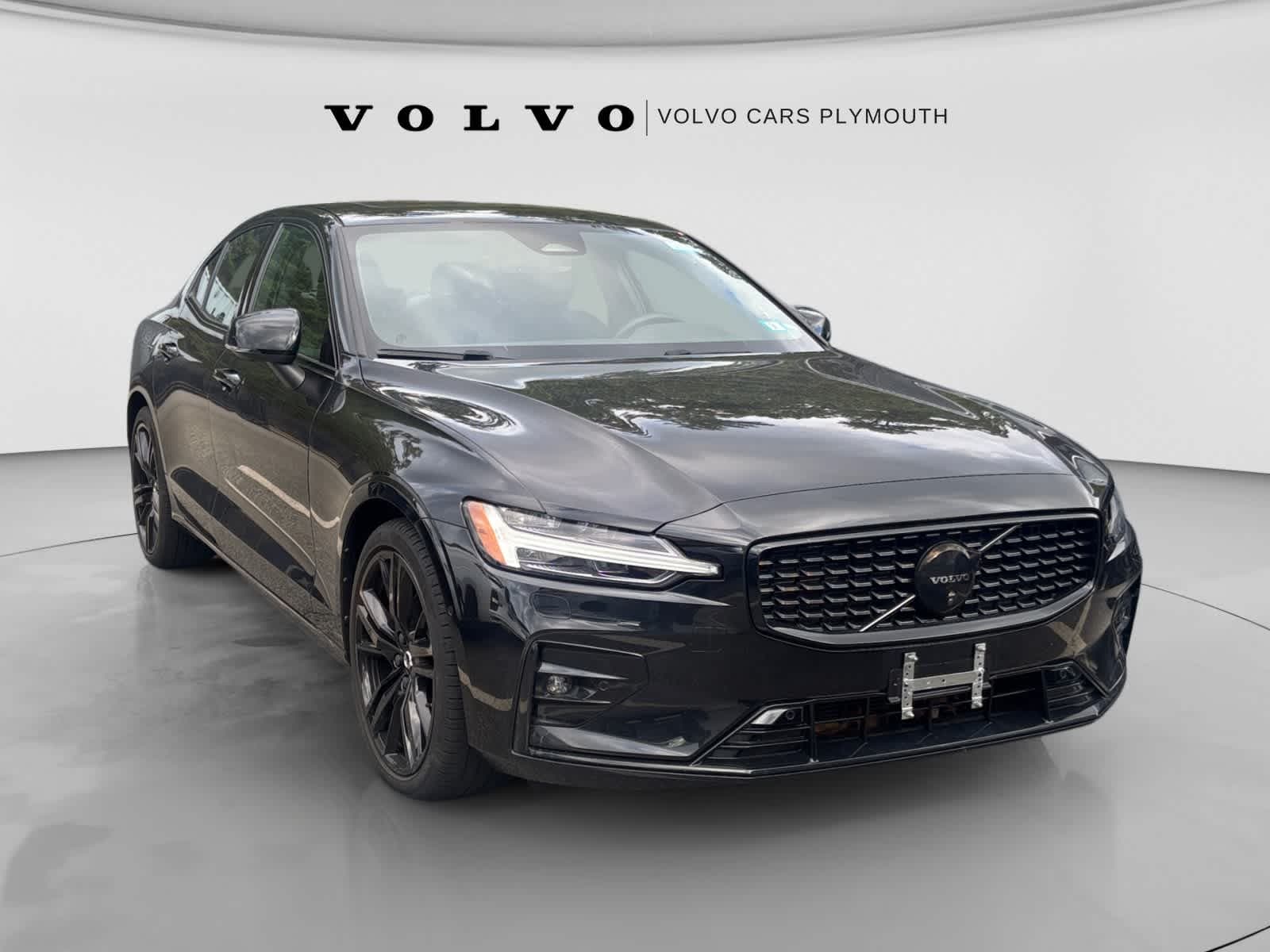 2024 Volvo S60 Plus Black Edition — photo 1 of 2