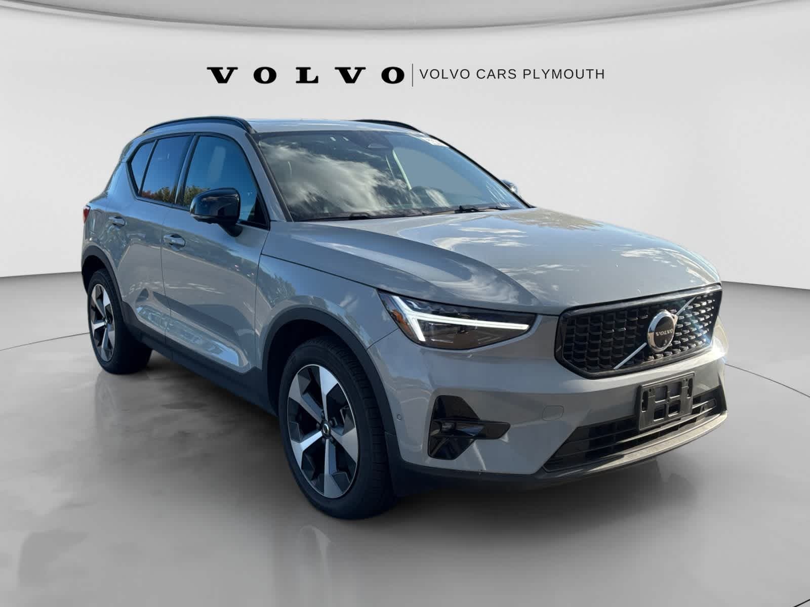 2026 Volvo XC40 Base — photo 1 of 2
