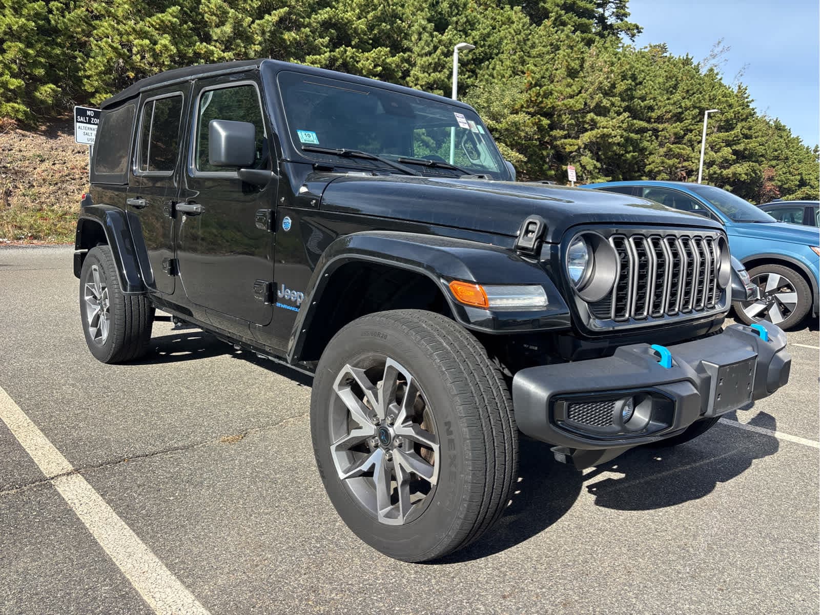 2024 Jeep Wrangler Sport — photo 1 of 4