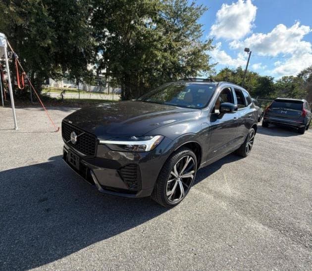 2025 Volvo XC60 Plug-In Hybrid Base — photo 1 of 9