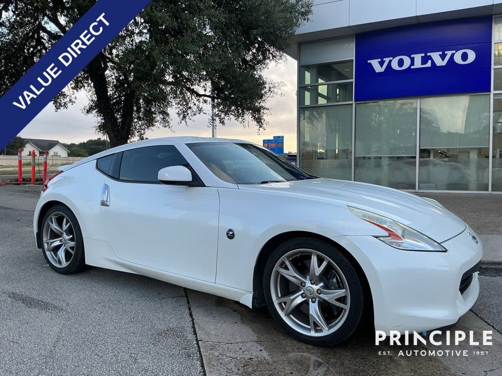 2011 Nissan 370Z Touring — photo 1 of 4