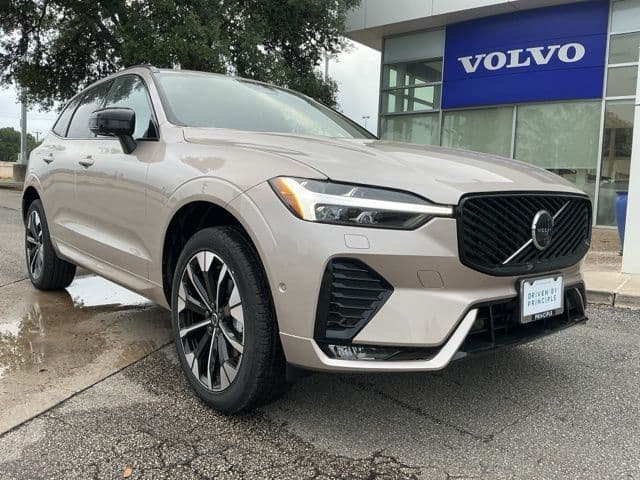 2026 Volvo XC60 Base — photo 1 of 32